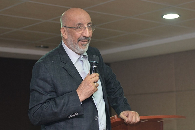 KİTAP FUARININ İLK GÜNÜNDE YAZARLARLA SÖYLEŞİ