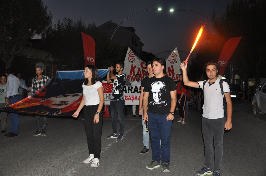 CHP  GENÇLİK KOLLARINDAN COŞKULU GENÇLİK VE ZAFER YÜRÜYÜŞÜ