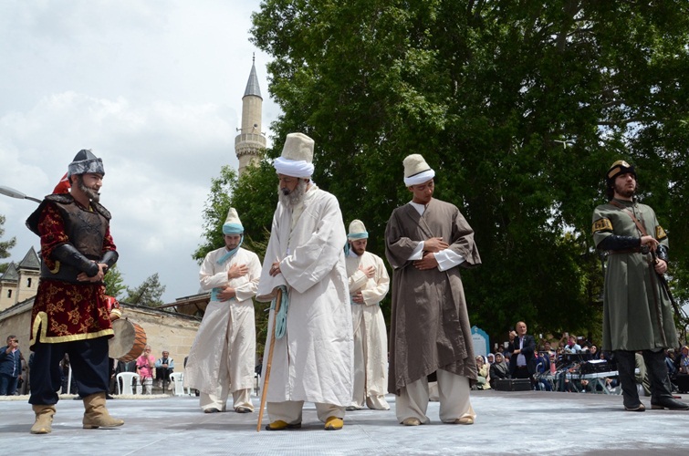 HZ. MEVLANA KARAMAN'DAN TEMSİLİ OLARAK KONYA'YA UĞURLANDI