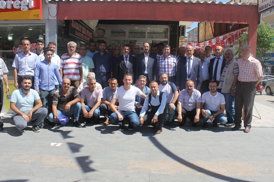 MHP’NİN ADAYLARI İSMET PAŞA’DA ESNAFI ZİYARET ETTİ