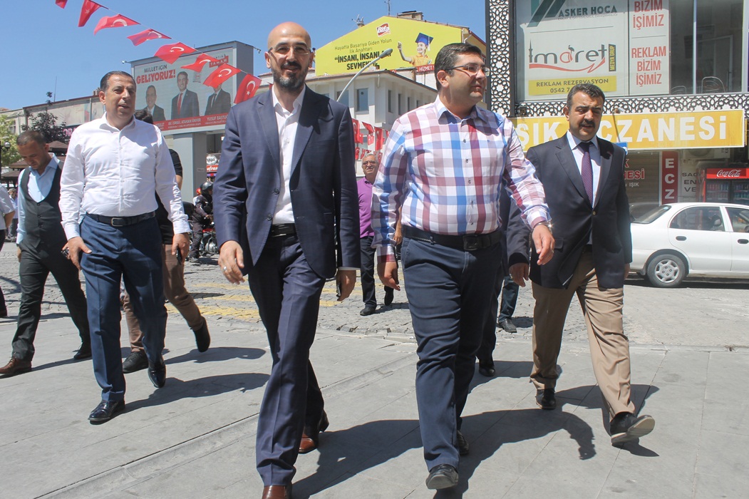 MHP’NİN ADAYLARI İSMET PAŞA’DA ESNAFI ZİYARET ETTİ