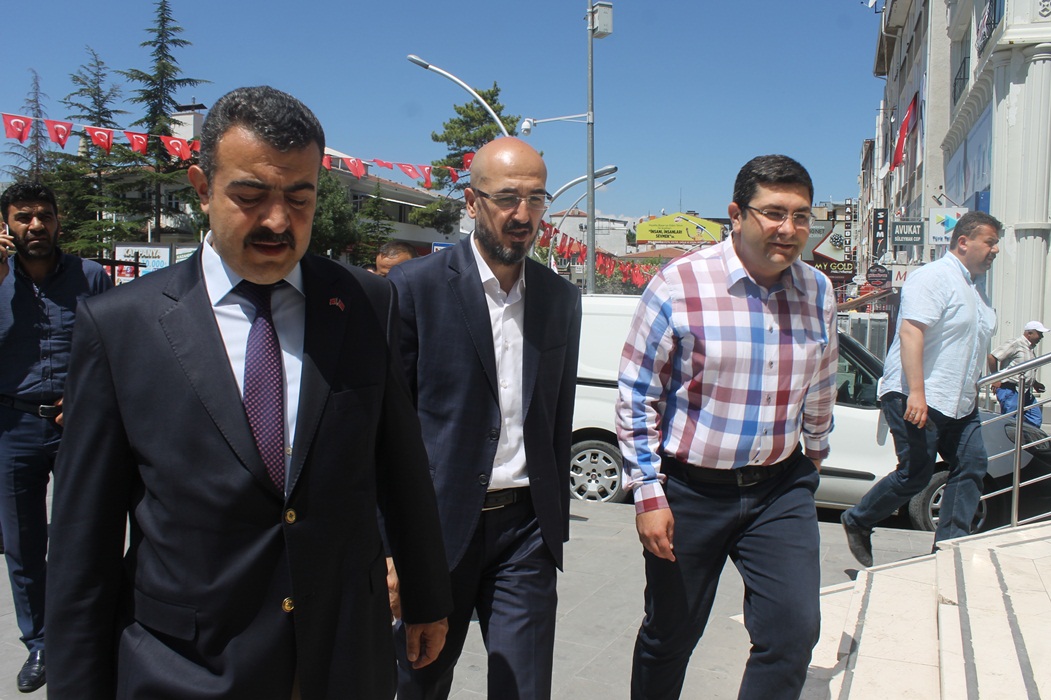 MHP’NİN ADAYLARI İSMET PAŞA’DA ESNAFI ZİYARET ETTİ