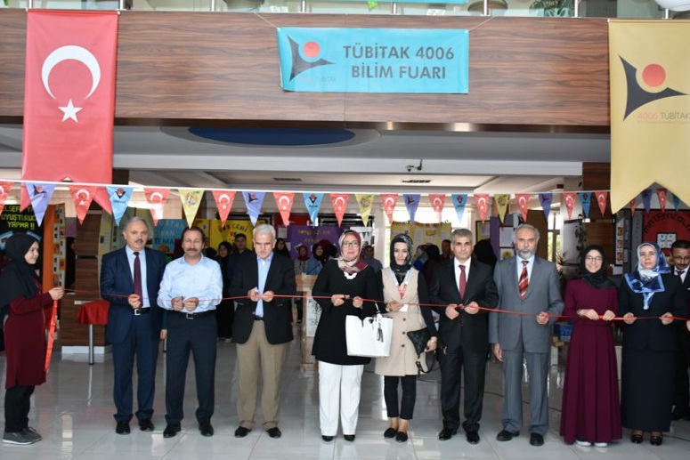 TÜBİTAK BİLİM FUARLARI YOĞUN İLGİYLE ZİYARET EDİLİYOR