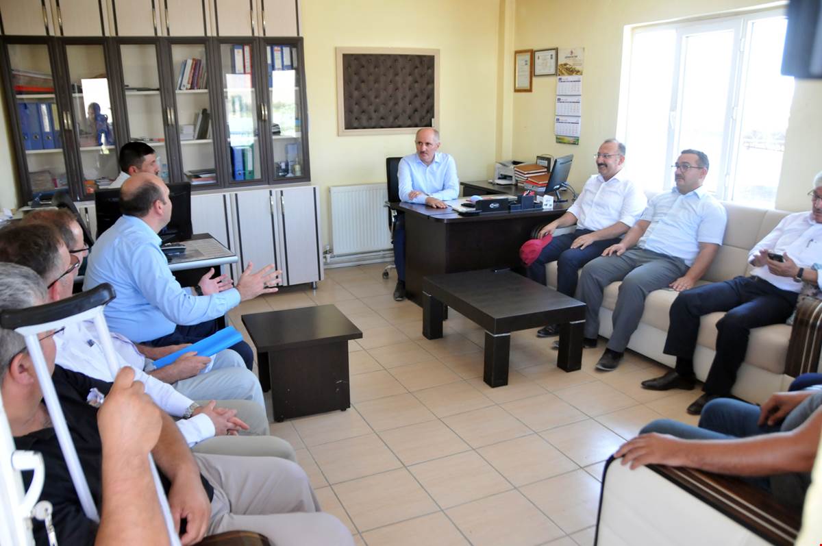 VALİ MERAL KAŞOBA VE DEMİRYURT KÖYRELERİNİN SORUNLARINI DİNLEDİ