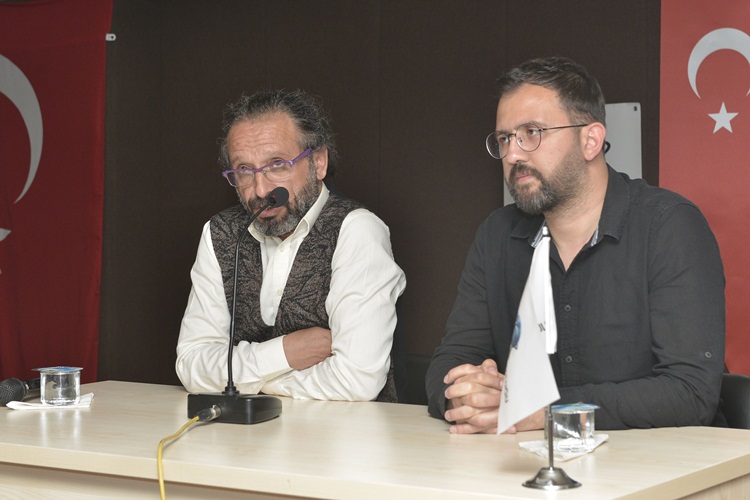 KİTAP FUARINDAKİ SÖYLEŞİ ŞÖLENLERİ YOĞUN İLGİ GÖRÜYOR