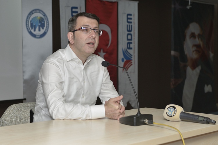 KİTAP FUARINDAKİ SÖYLEŞİ ŞÖLENLERİ YOĞUN İLGİ GÖRÜYOR