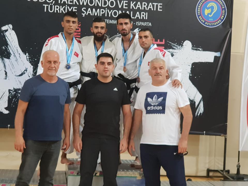 KARAMAN İŞİTME ENGELLİ JUDO TAKIMI ISPARTA’DA SES GETİRDİ