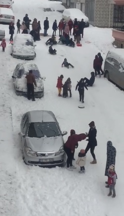 KARAMAN'DA KAR YAĞIŞI HERKESİ MUTLU ETTİ