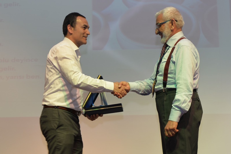 GELECEĞİN ÖĞRETMENLERİNE ÖĞRETMENLİK VİZYONU