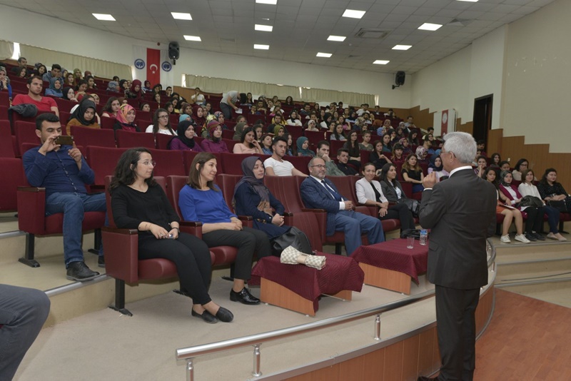 PROF. DR. DOĞAN: "İNTERNETİN KÖLESİ DEĞİL EFENDİSİ OLUN"