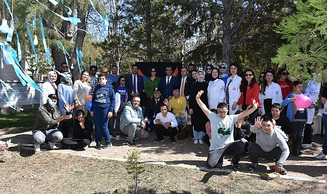 Her Çocuk Bir Renk, Her Renk Başka Güzel