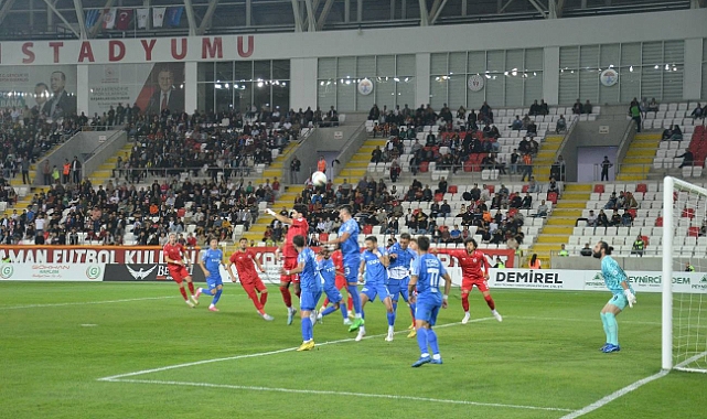 9 kişi kalan Karaman FK Demirspor'a mağlup oldu