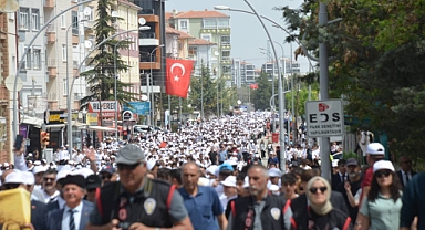 8 Bin 500 Öğrenci Katılımı İle Dünyada İlk 'Yürüyen Sözlük' Etkinliği Karaman'da Gerçekleşti