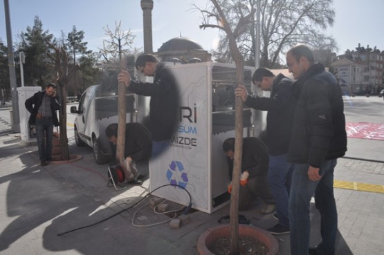 GERİ DÖNÜŞÜM OTOMATI “ATIKMATİK” KARAMAN’DA