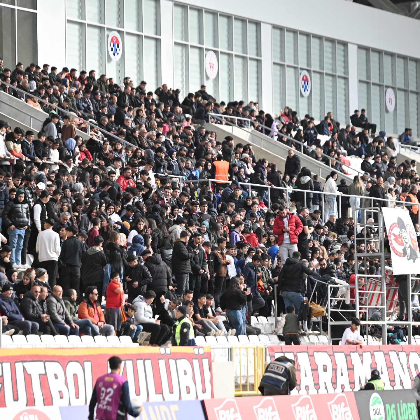 Karaman FK'nın Taraftar Sayısı Her Geçen Gün Artarak Büyüyor. Karaman FK'nın 9 iç saha maçını 53 bin 83 taraftar izledi-6