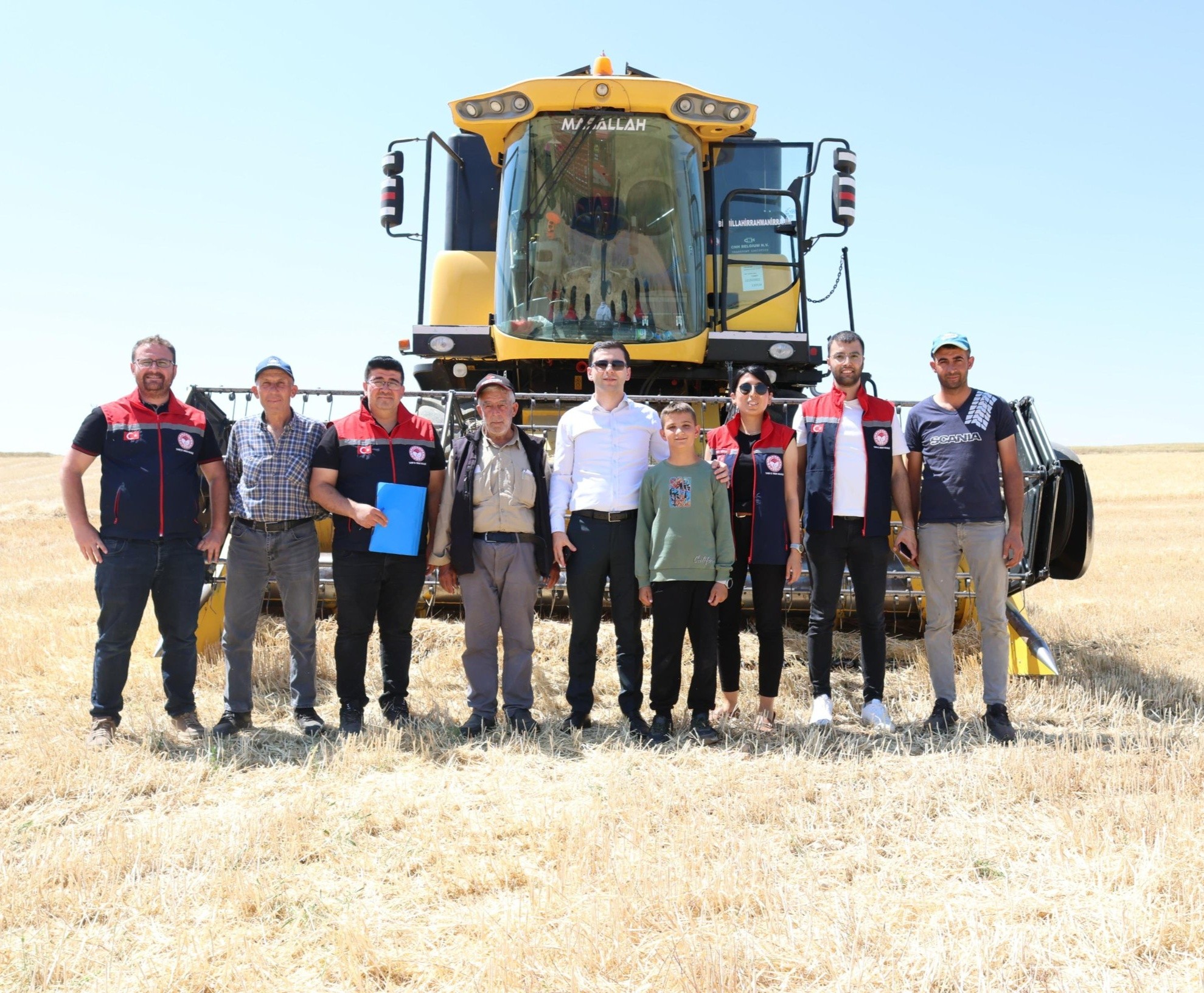 Karaman'da Sezonun İlk Arpa Hasadı Yapıldı-1