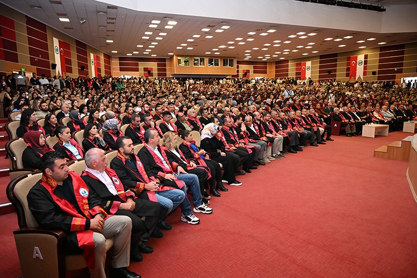 KMÜ’nün Akademik Yılı Açılış Töreninde Rektör Gavgalı’dan 