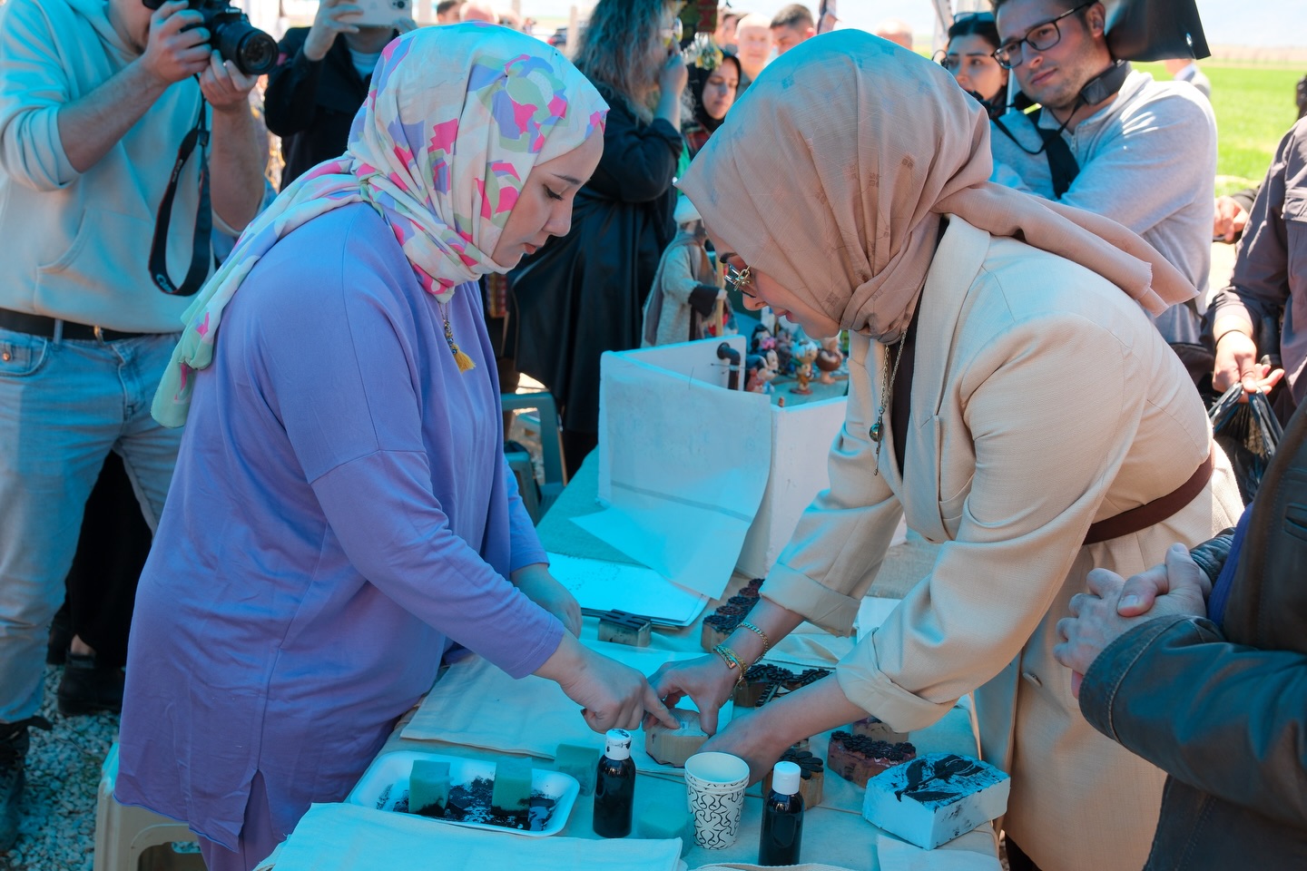 Vali Çiçek Lale Bahçesini Ziyaret Etti-4