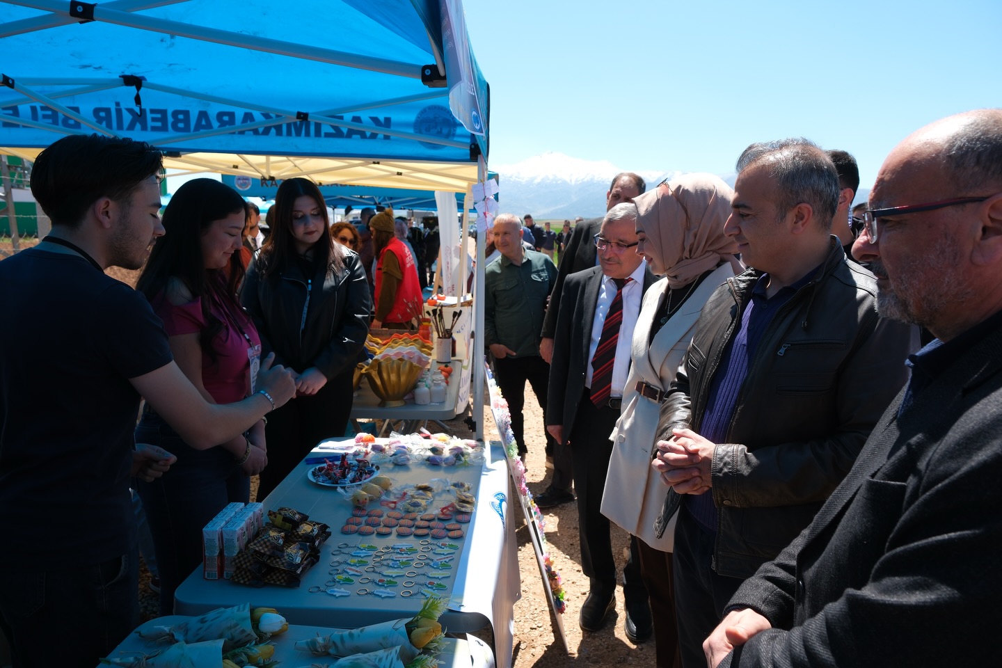 Vali Çiçek Lale Bahçesini Ziyaret Etti-7