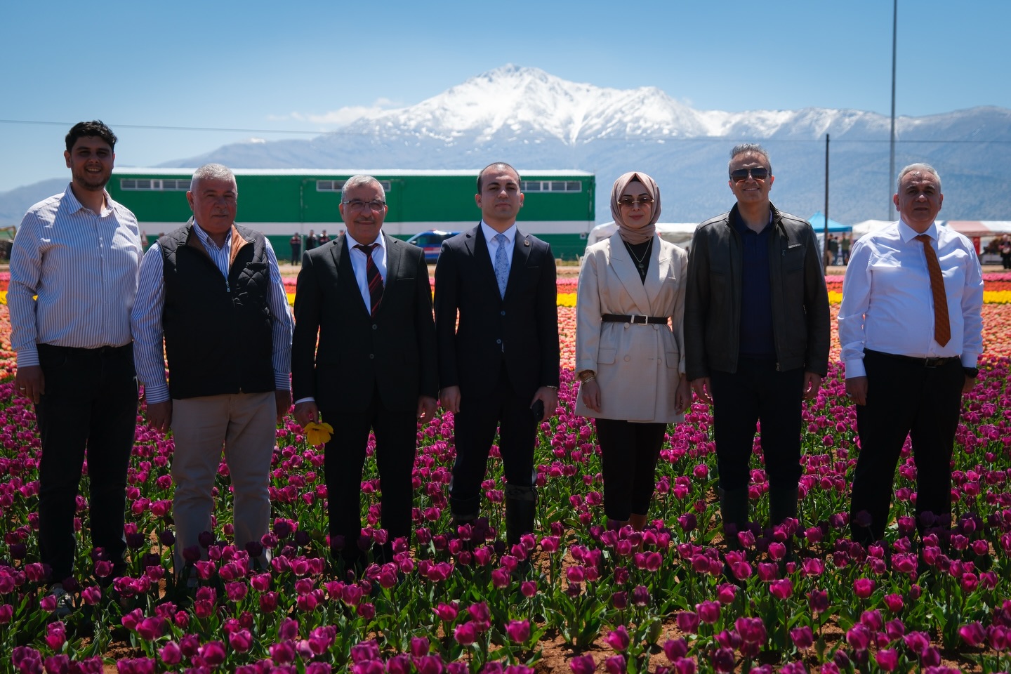 Vali Çiçek Lale Bahçesini Ziyaret Etti-11