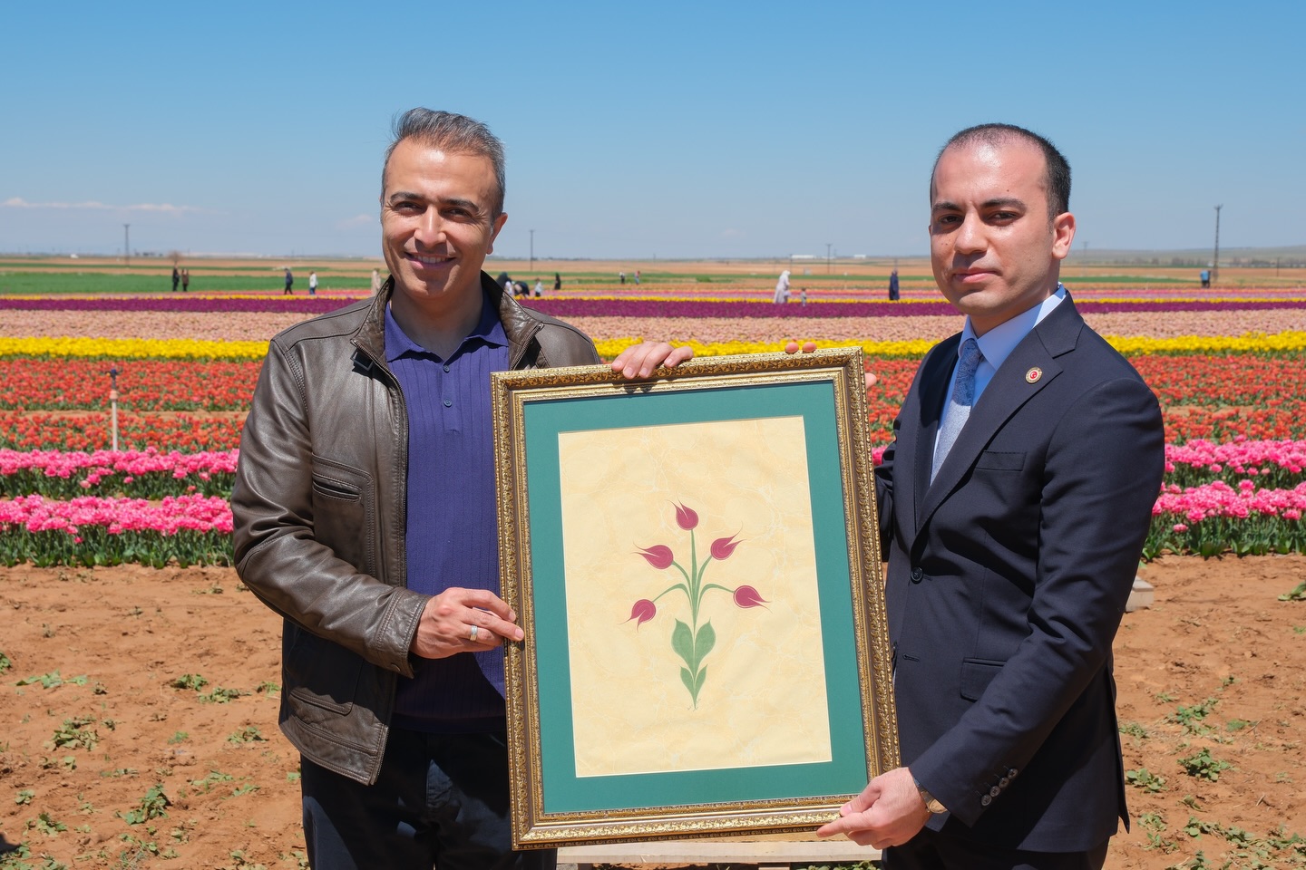 Vali Çiçek Lale Bahçesini Ziyaret Etti-12