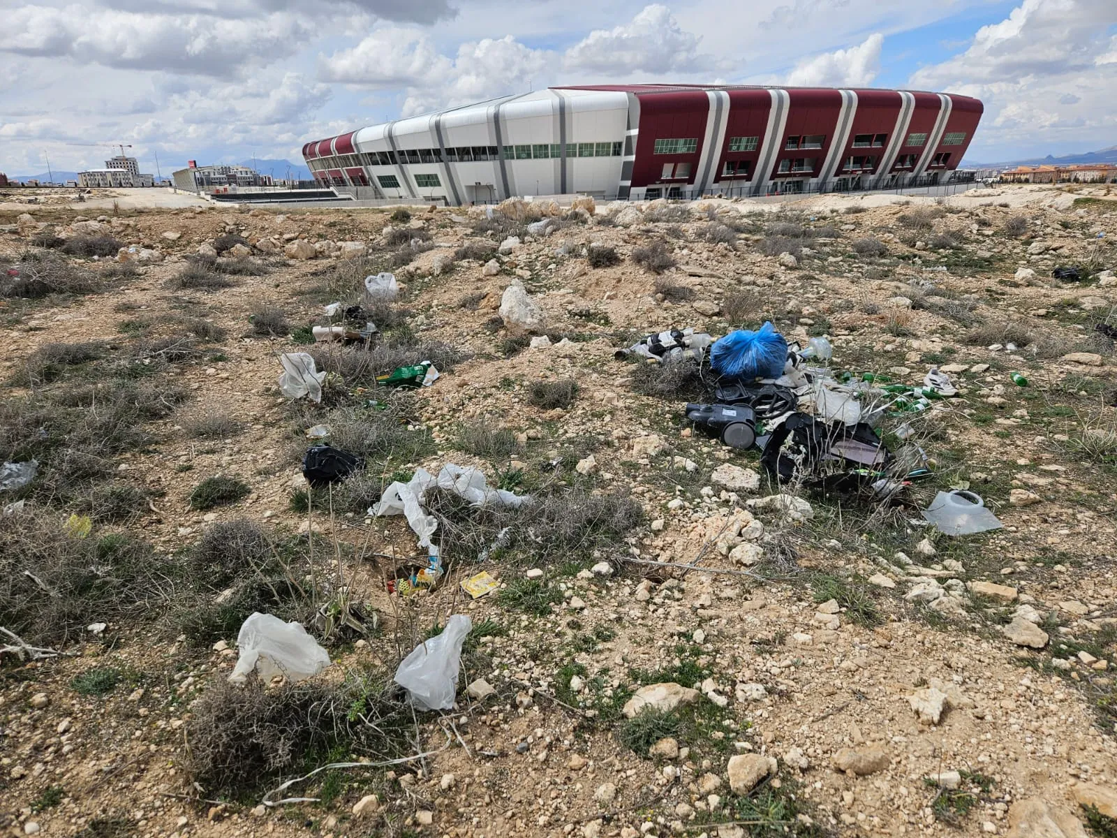 Gönüllüler Temizledi, Ortaya Kente Yakışmayan Manzara Çıktı-4
