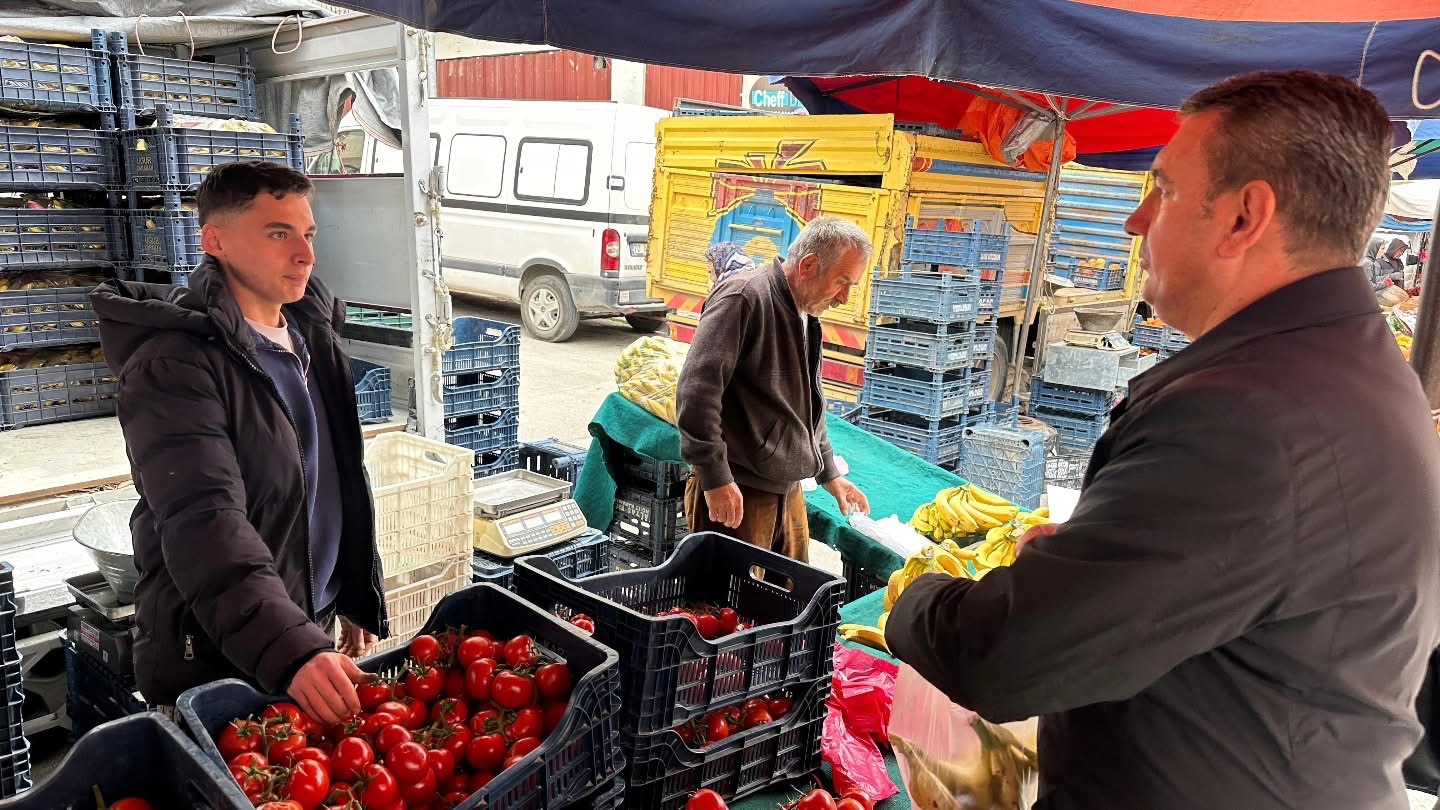 Ünver Pazarda Nabız Tuttu: “Fiyatlar Düşüyor Ama Esnaf Zor Durumda”-8