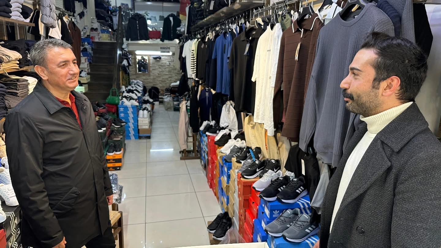 Ünver Pazarda Nabız Tuttu: “Fiyatlar Düşüyor Ama Esnaf Zor Durumda”-17