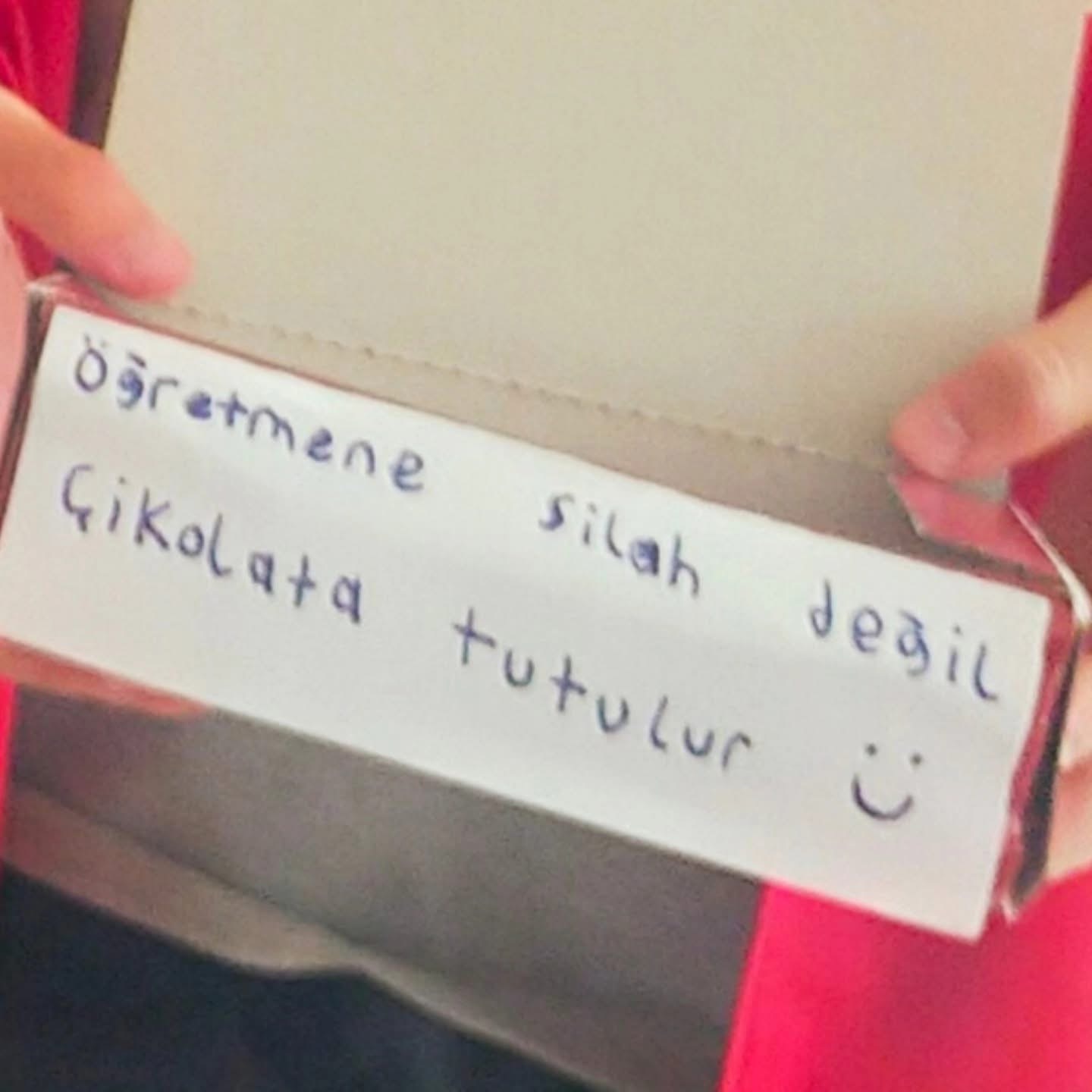 “Silah Değil Çikolata’ Diyen Karamanlı Gençler Türkiye’ye Umut Oldu-1