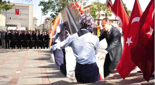 Gurur Günü Buruk Kutlandı