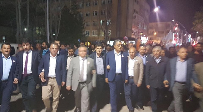 BAŞKAN "BİR'İZ BERABERİZ, 80 MİLYON TEK MİLLETİZ"