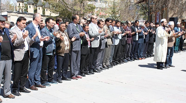 GIYABİ CENAZE NAMAZI KILDILAR