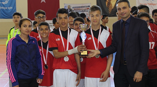 HENTBOLDA KUPALAR SAHİPLERİNİ BULDU