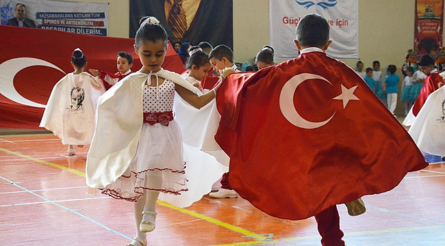 KARAMAN’DA 23 NİSAN ÇOŞKUYLA KUTLANDI