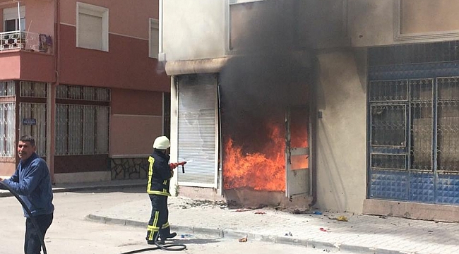 KARAMAN'DA BALONCU DÜKKÂNINDAKİ YANGIN KORKUTTU