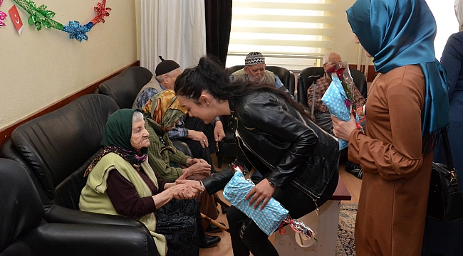 KURSİYERLERİNDEN HUZUREVİ ZİYARETİ