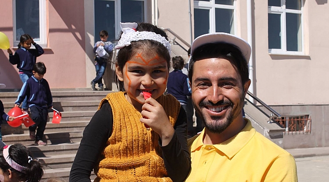 KYK’LI GENÇLER MİNİK KARDEŞLERİ İLE BULUŞTU
