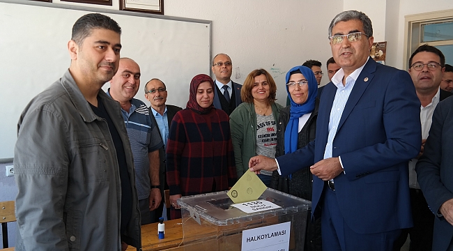 RECEP KONUK, OYUNU ANAFARTALAR ORTAOKULU’NDA KULLANDI