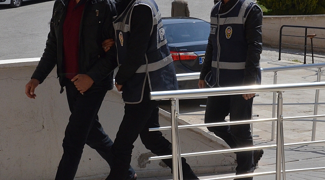 ÜZERİNDE 4 TABANCA İLE YAKALANDI