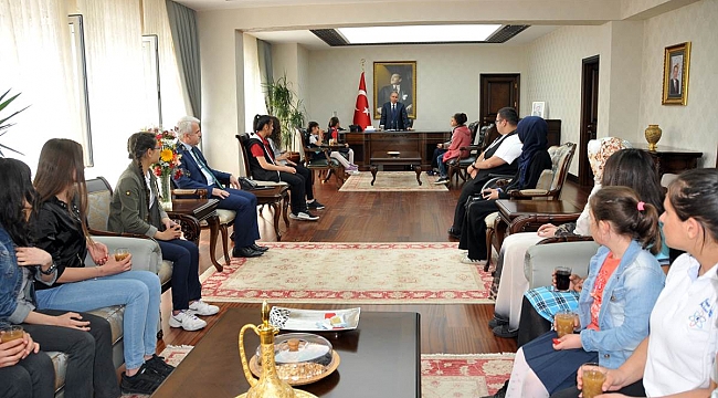 BAŞARILI ÖĞRENCİLER ÖDÜLLENDİRİLDİ