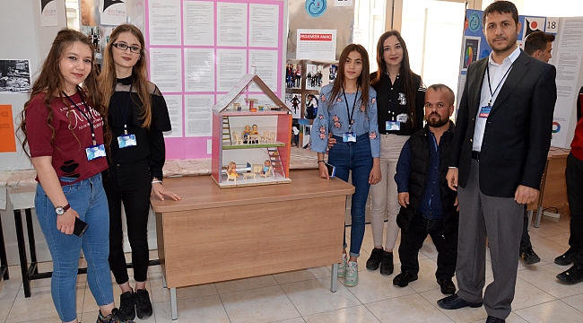 ÖĞRENCİLER TÜBİTAK BİLİM FUARI AÇTI