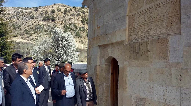 VALİ TAPSIZ BALKUSAN KÖYÜNÜ ZİYARET ETTİ