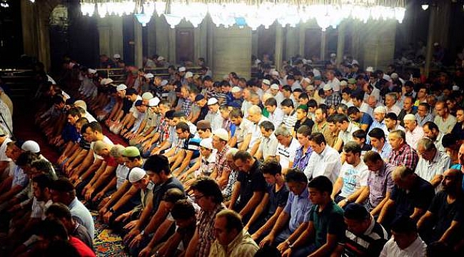YARIN İLK TERAVİH, CUMARTESİ GÜNÜ İLK ORUÇ