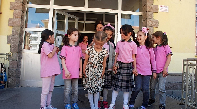 YEM SANAYİ İLOKULU ANNELER GÜNÜNÜ KUTLADI