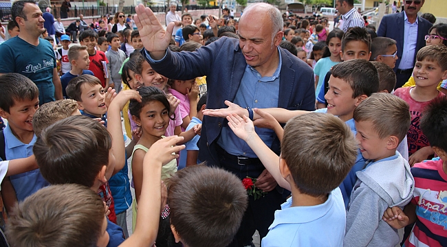 ATIK PİL TOPLAMA YARIŞMASINDA OKULLARA ÖDÜLLERİ VERİLDİ