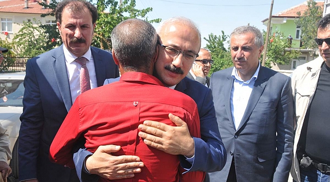 BAKAN ELVAN ŞEHİT AİLELERİNE TAZİYEDE BULUNDU
