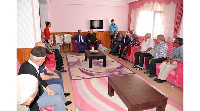 HUZUREVİ SAKİNLERİ UNUTULMADI