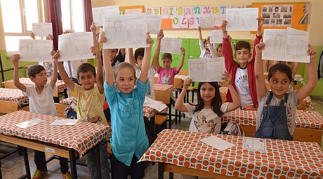 KARAMAN’DA 48 BİN ÖĞRENCİ KARNE ALDI