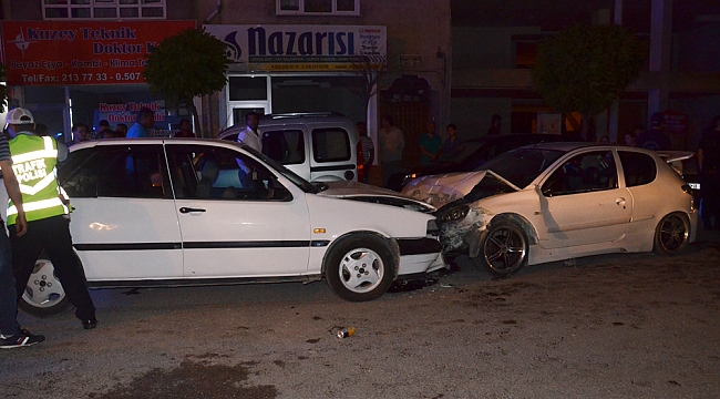 KARAMAN’DA İKİ OTOMOBİL KAFA KAFAYA ÇARPIŞTI: 9 YARALI
