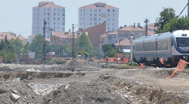 KARAMAN TREN GARINDA YENİ PERON ÇALIŞMALARI BAŞLADI